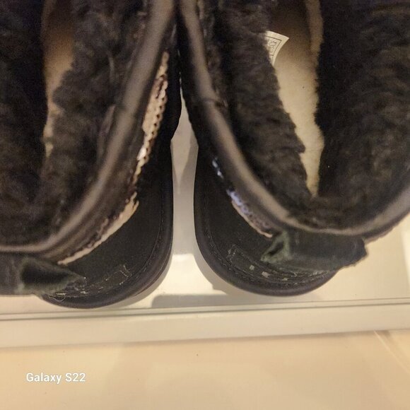 UGG Classic UL Mini Mirror Ball Boots. Black. NIB. Size 6 - Picture 10 of 13